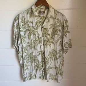 Vintage men’s Hawaiian shirt